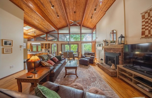 Hardyville House | Charming Rustic Waterfront Cottage Hideaway. Ask for discount for long bookings.