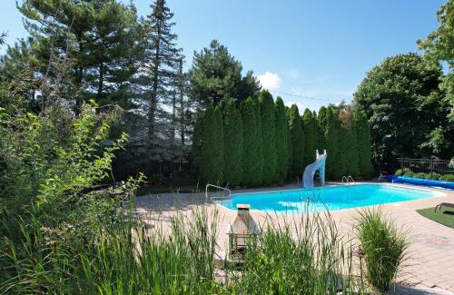 Huron House | Charming School House with Large Pool