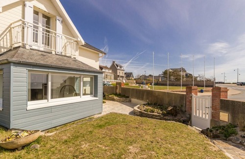 Barneville-Carteret Cottage | Charming seaside house with enclosed garden and modern amenities included