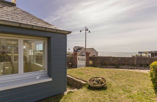 Barneville-Carteret Cottage | Charming seaside house with enclosed garden and modern amenities included