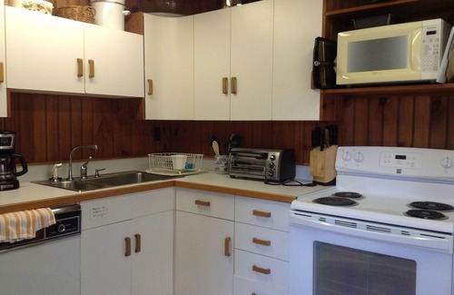 Falmouth Cottage | Charming Sea Side Cape Cod Cottage