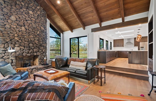 Santa Rosa House | Charming Sebastopol Flower Farm Stay