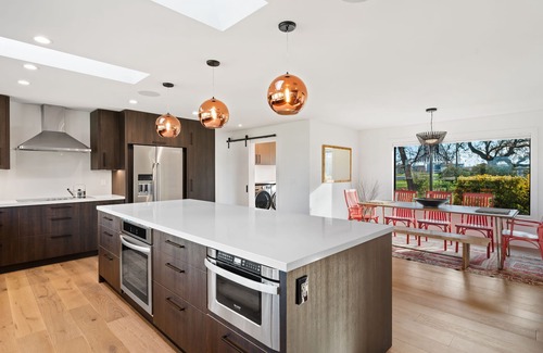 Santa Rosa House | Charming Sebastopol Flower Farm Stay