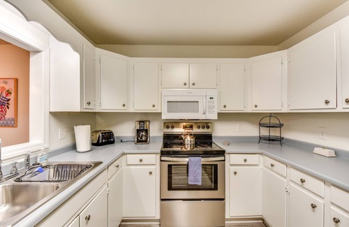 Keowee House | Charming Seneca Home - 3 Mi to Memorial Stadium!