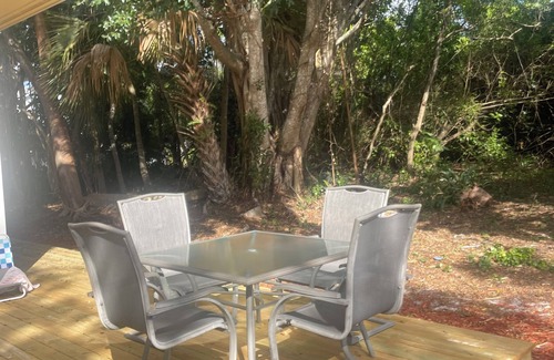 Stuart House | Charming SFH 3/2 Private house with WiFi, AC in tranquil Stuart