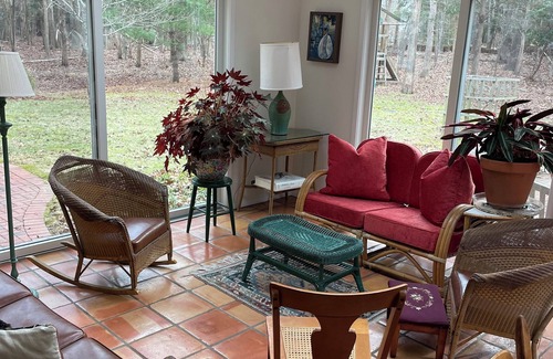 Clearwater Beach House | Charming Six Bedroom House Minutes Away from the East Hampton Beaches