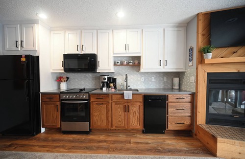 Bellaire Condo | Charming sleeps 6, 2 bath steps to golf, Enjoy fall colors on your deck!