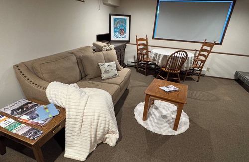 Snowmass Village Apartment | Charming Snowmass Village apartment with WiFi - perfect for a cozy getaway