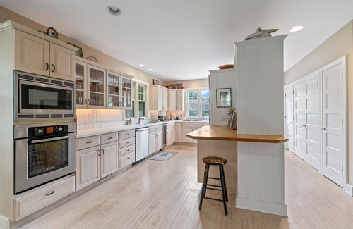 Village of Southampton House | Charming Southampton Village Home 4 Bedroom, 2 Bath n5 minutes from the beach