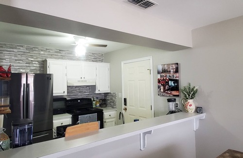 Brownsville House | Charming & Spacious 4-bedroom homr with AC, WiFi, Lots of Parking in Brownsville