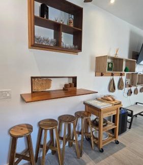 Logan Heights House | Charming Spacious Parking Steps From Downtown Family Friendly Conventions,Petco Park,Rady Shell, Gaslamp, Beaches, Zoo,Balboa Park