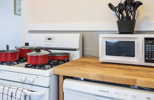 Rochester House | Charming Steps to Strong/UofR by Airport/Dwnt/RIT