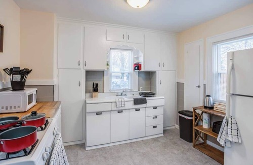 Rochester House | Charming Steps to Strong/UofR by Airport/Dwnt/RIT