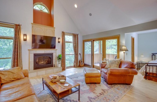 Stockholm Apartment | Charming Stockholm Abode in Walkable Location!