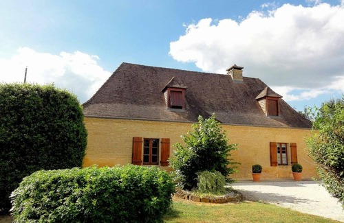 Salignac-Eyvignes Cottage | Charming Stone House with Fireplace, Terrace, and Close to Sarlat