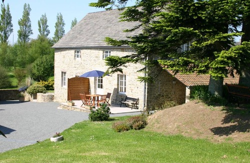 Clitourps Cottage | Charming Stone Cottage: Wi-Fi, Terrace, Garden, Near Beaches, Sleeps 4