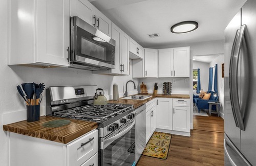 Flagstaff Cottage | Charming stone cottage "The Stay On The Way"