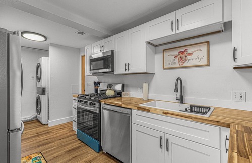 Flagstaff Cottage | Charming stone cottage "The Stay On The Way"