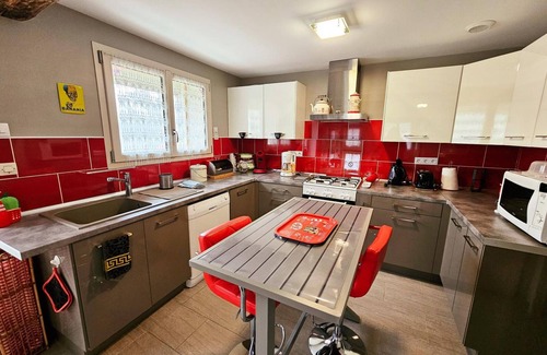 Sazilly Cottage | Charming stone house with garden, near Chinon, Wifi included