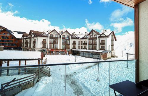 Kazbegi Apartment | Charming Studio Escape in Prime Ski Location