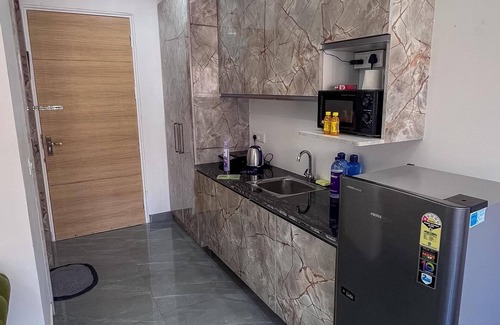 Greater Noida Bed & Breakfast | Charming Studio in Prime Location: Comfort, Convenience, and Memorable Stays.
