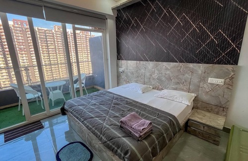 Greater Noida Bed & Breakfast | Charming Studio in Prime Location: Comfort, Convenience, and Memorable Stays.