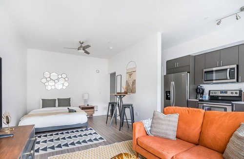 Redmond Apartment | Charming Studio in Redmond, Rooftop + Pet-Friendly