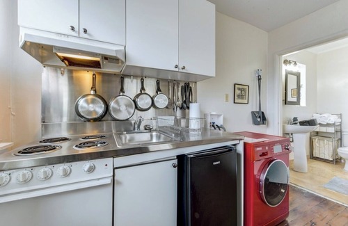 Spanish Town Historic District Apartment | Charming Studio In Historic Spanish Town District Downtown Near State Capitol