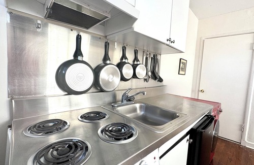 Spanish Town Historic District Apartment | Charming Studio In Historic Spanish Town District Downtown Near State Capitol