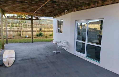 Rewa Villa | Charming Studio Near New Plymouth Beaches