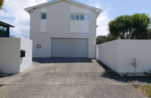 Rewa Villa | Charming Studio Near New Plymouth Beaches
