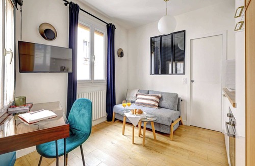 Enfants-Rouges Apartment | Charming Studio Near Place des Vosges Le Marais