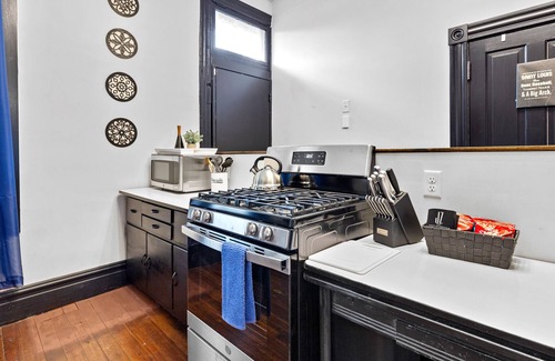 Benton Park Apartment | Charming Studio on Cherokee Street | JZ Vacation Rentals