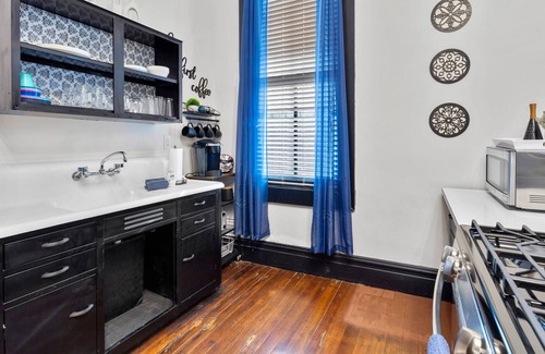 Benton Park Apartment | Charming Studio on Cherokee Street | JZ Vacation Rentals
