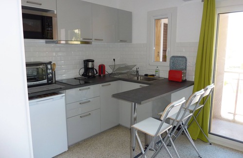 Bandol Apartment | Charming studio with balcony, downtown but QUIET