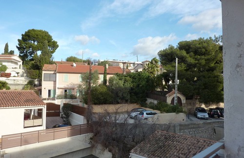 Bandol Apartment | Charming studio with balcony, downtown but QUIET