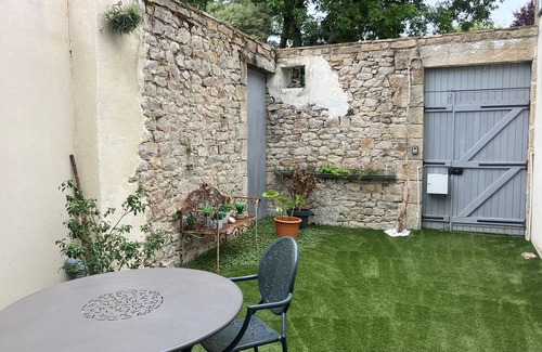 Guerande Cottage | Charming Studio with Garden in Guérande, WiFi included