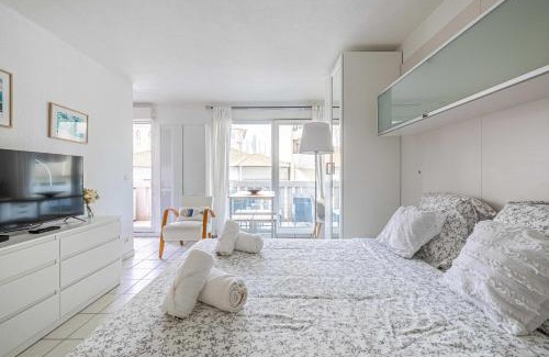 Les Baumettes Apartment | Charming Studio with pool & balcony -Heart of Nice