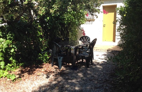 Giens Apartment | Charming studio with sea view