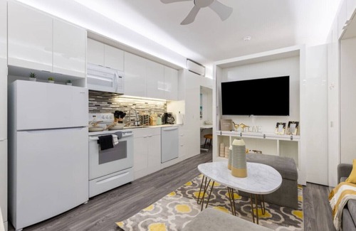 Cleveland Apartment | Charming Studio with Rooftop Views near University