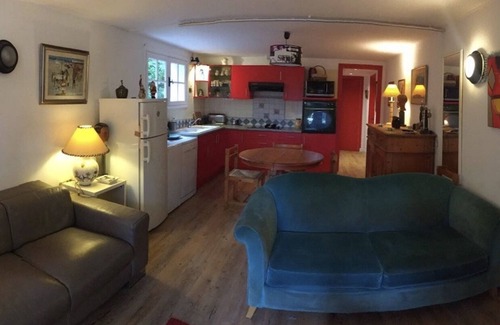 Seignosse Apartment | Charming T2 garden with trees and parking, close to beaches and golf course.