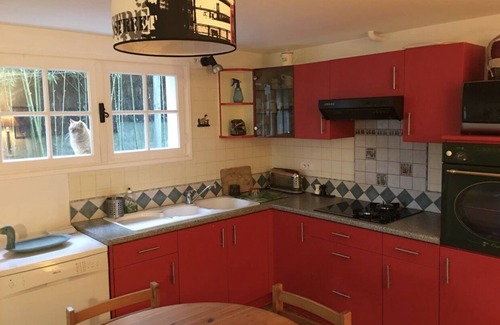 Seignosse Apartment | Charming T2 garden with trees and parking, close to beaches and golf course.