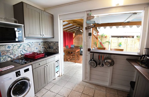 Trois-Rivieres House | charming T2 PRIVATE POOL, 500m from the beaches of SAINTE LUCE