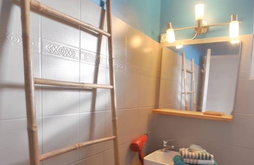 Trois-Rivieres House | charming T2 PRIVATE POOL, 500m from the beaches of SAINTE LUCE