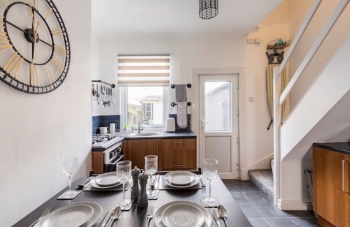 Hoylake House | Charming Terraced House in the centre of Hoylake
