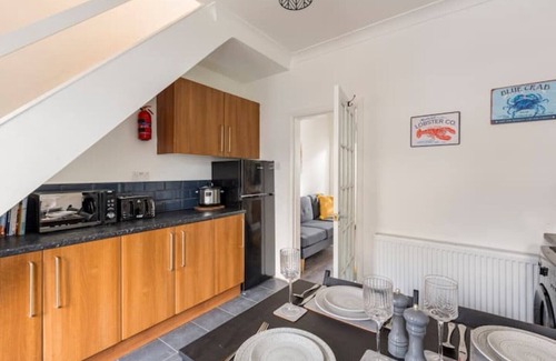 Hoylake House | Charming Terraced House in the centre of Hoylake