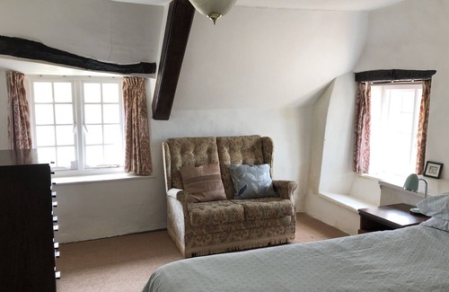Hope-Cove House | Charming thatched seaside cottage right next to the beach