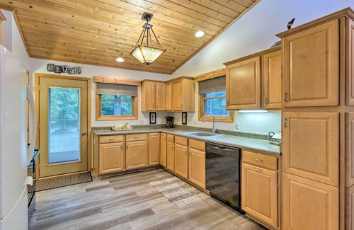 Thompsonville House | Charming Thompsonville Home w/On-Site River!