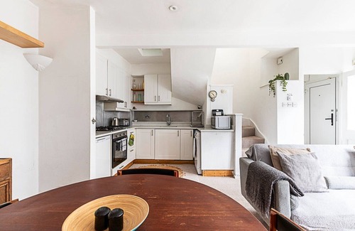Kensal Green House | Charming Three Bedroom House in Kensal Green