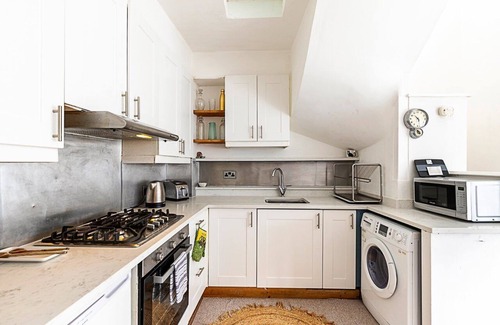 Kensal Green House | Charming Three Bedroom House in Kensal Green